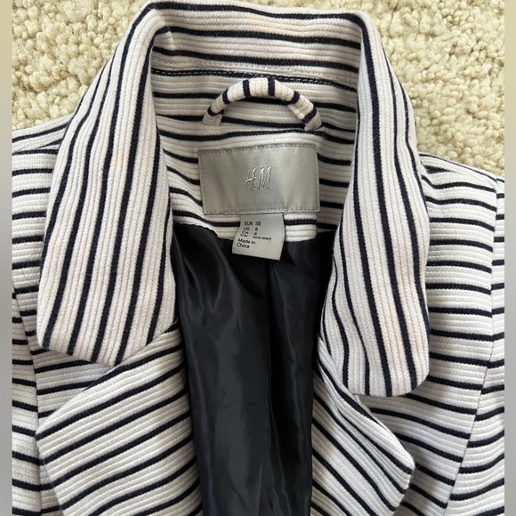 New H&M blazer jacket coat crop striped texture navy white button seam 8 medium - Picture 4 of 5